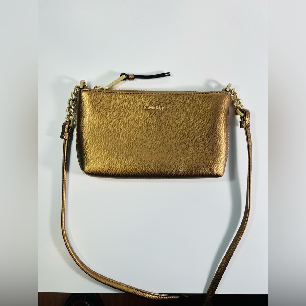 Calvin Klein Crossbody Bag in a bronze color featuring gold-toned hardware - Picture 4 of 5
